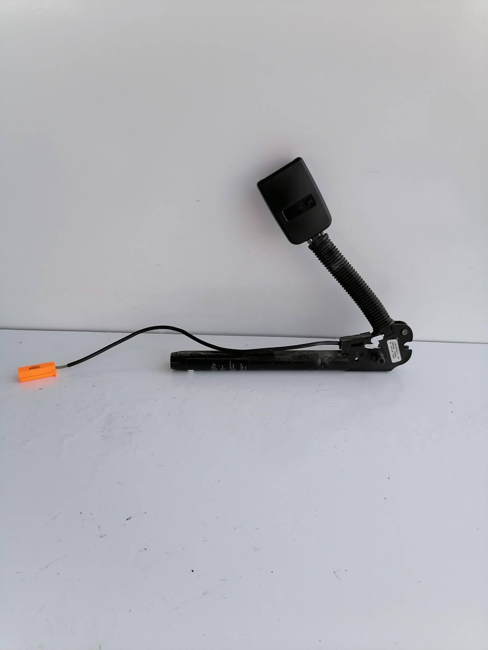 Aggancio cintura di sicurezza anteriore sx.